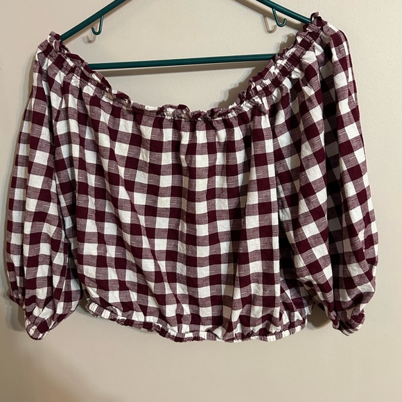 Checkered forever 21 burgundy and white off shoulder crop.  Elastic hem - Picture 3 of 7